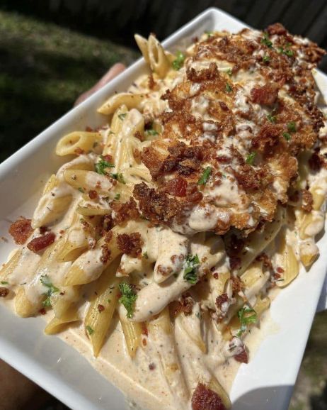 Cheddar Bacon Ranch Chicken Pasta Alfredo Con Pollo, Bacon Ranch Chicken, Pasta Penne, Pasta Alfredo, Pasta Recipes Alfredo, Chicken Alfredo Pasta, Alfredo Sauce Recipe, Food Babe, Alfredo Pasta