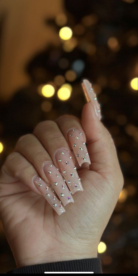 Rhinestone Covered Nails, Nails With Scattered Rhinestones, Clear Nails With Rhinestones Bling, Diamond Nail Designs Rhinestones Simple, One Color Nails With Rhinestones, Nail Inspiration Rhinestones, Nails Righnstones, Rimstones On Nails, Nails With Ringstones