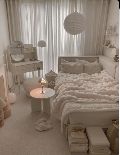 Room Inspo Vanilla, Aesthetic Beige Bedroom Ideas, All White Room Aesthetic, Clean Girl Aesthetic House, Simple Beige Bedroom, Clean Girl Room Inspiration, Vannila Girl Room Ideas, Vanilla Bedroom Aesthetic, Vanila Gril Room