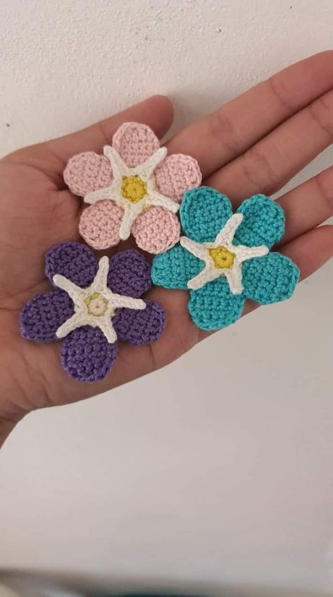 Crochet Forget Me Not Flowers, Forget Me Not Crochet, Crochet Flower Pattern Free, Crochet Flower Pattern, Forget Me Not Flowers, Crochet Flowers Free Pattern, Forget Me Not Flower, Crochet Hexagon, Crochet Flower Patterns