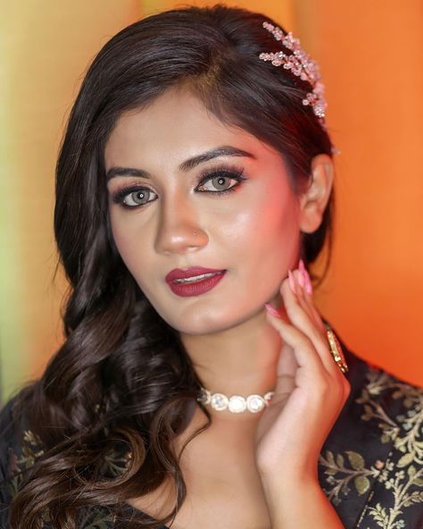 Serving you some Glow-up goals for Picture Perfect Party look with flawless skin, shimmering eyes, fluttery lashes, and bold lips! 🤩 . . . . . . [ Makeup Artist | Makeup Artist in Ahmedabad | Engagement Bride | Bow Hairstyle | Hairstyle for Engagement ] #makeupartistinahmedabad #ahmedabadmakeupartist #weddingmakeupartist #ahmedabad_instagram #ahmedabadmodel Bold Lips Makeup, Hairstyle For Engagement, Makeup Artist Makeup, Hairstyle Hairstyle, Engagement Bride, Artist Makeup, Bow Hairstyle, Wedding Makeup Artist, Lips Makeup