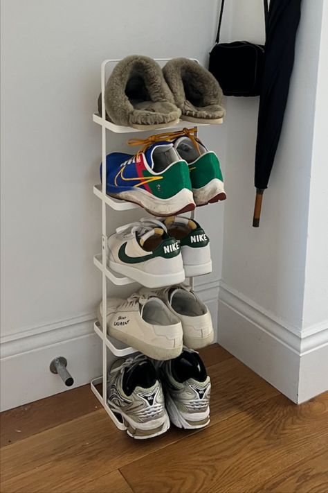 Home storage, home tips, decoration, inspiration, Macerly, Maddie Borge, Madeleine Borge Dorm Shoe Storage Ideas, Small Apartment Shoe Storage, Aesthetic Shoe Storage, Shoe Rack Ideas Bedroom, Maddie Borge, Aesthetic Shoe Rack, Dorm Shoe Storage, Shoe Storage Ideas For Small Spaces, Best Shoe Rack