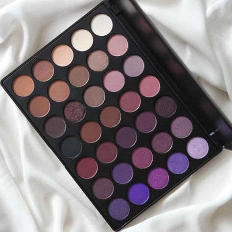 Uploaded by Shan. Find images and videos about beauty, makeup and cosmetics on We Heart It - the app to get lost in what you love. Plum Eyeshadow Palette, Morphe 35o, Plum Eyeshadow, Kylie Jenner Lips, Morphe Palette, Morphe Brushes, Perfect Palette, Eyeshadow Brushes, Lip Liner