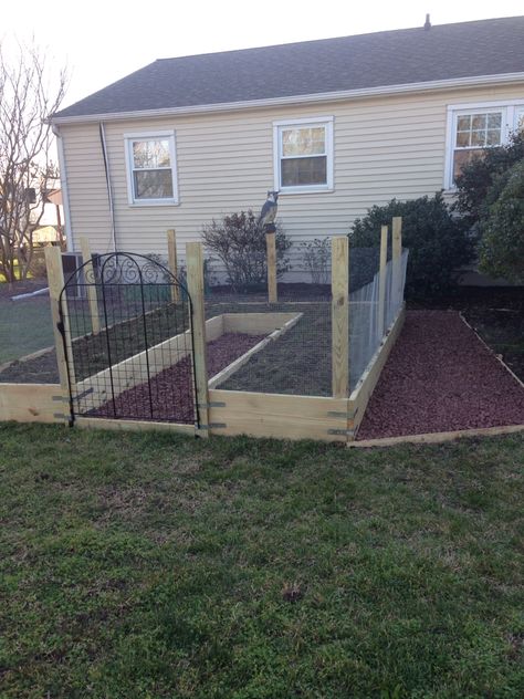 U Shape Garden Bed, Raised Garden Bed Fence Ideas, Raised Garden Beds Layout Design Shape, U Shaped Garden Bed Layout, U Shaped Garden Bed, U Shaped Raised Garden Beds, U Shaped Garden, Gardener Aesthetic, Garden Bed Layout