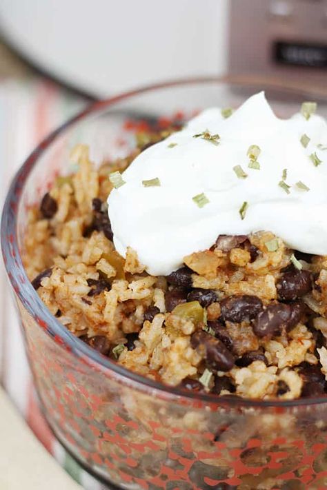 Crockpot Black Beans and Rice recipe with black beans, salsa, uncooked rice cook away in this crockpot side dish, perfect for chips or as burrito filling! Black Beans Recipe Crock Pot, Crockpot Rice And Beans, Crockpot Black Beans, Vegan Instapot Recipes, Rice And Bean Burrito, Bean Soup Crockpot, Black Beans And Rice Recipe, Recipe With Black Beans, Crockpot Rice Recipes