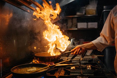 Professional Kitchen Restaurant, Chicken Restaurant Logos, Wok Kitchen, Chef Pictures, Wok Cooking, Cooking Photography, Man Cooking, Street Punk, Cooking Stove