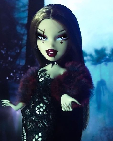 Bratz Characters, Bratz Inspired Outfits, Sin City, Bratz Doll, Witch, Outfit Inspirations, Disney Princess, Dolls, Disney Characters