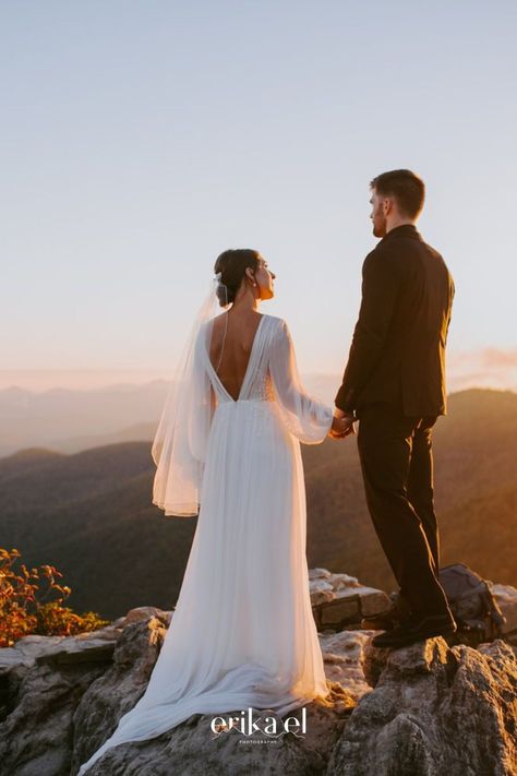 Fall in love with this North Carolina location that makes for the perfect backdrop for stunning wedding photos. Want to be one of my next North Carolina weddings? Connect with me at erikaelphotography.com. North Carolina Mountain Wedding, Stunning Wedding Photos, North Carolina Mountains, Destination Wedding Inspiration, National Park Wedding, Mountain Elopement, North Carolina Wedding, Blue Ridge Mountains, Elopement Locations