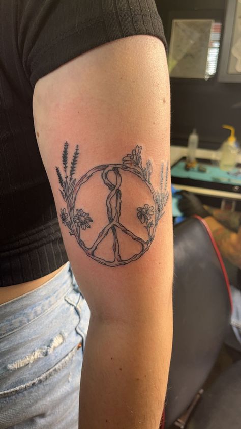 Tattoo Ideas Female Hippie, Floral Peace Sign Tattoo, Peaceful Tattoos Ideas Spiritual, Hippie Sleeve Tattoo, Tattoo Ideas Peace, Peace Sign Tattoo Hippie, Flower Child Tattoo, Hippie Style Tattoos, Boho Tattoo Ideas Hippie Bohemian