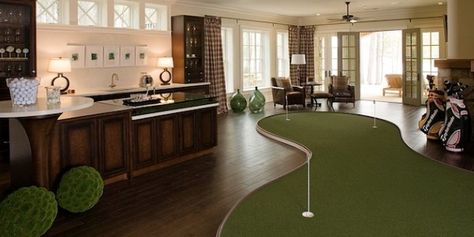 If you don't live near a signature golf course, just put a putting green in your home! Green Mancave, Cave Lighting, Bar Casa, Contemporary Family Room, Golf Room, Indoor Golf, Ultimate Man Cave, Recreational Room, Commercial Bar