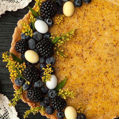 Lavender Lemon Easter Tart Colorful Appetizers, Easter Tart, Elegant Entrees, Fancy Cheese Board, Recipes Fancy, Spring Flavors, Easy Christmas Dinner, Baking Lessons, Tart Dough