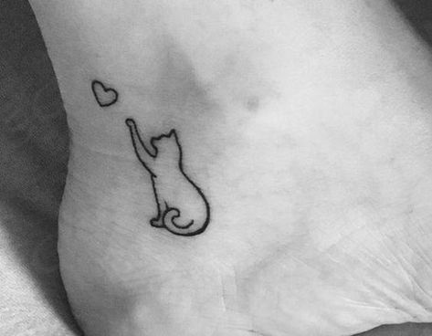 What better way to immortalize your cat? A tattoo! Take a look at these 25 small cat tattoo designs you will surely like! Cat Meaning Tattoo, Tattoos To Remember Cats, Small Tattoos For Animal Lovers, Tattoo Ideas Cat Paw, Cat With Hearts Tattoo, Cat Name Tattoo Ideas, Cat Reaching Tattoo, Pet Name Tattoo Ideas Cats, Simple Kitty Tattoo