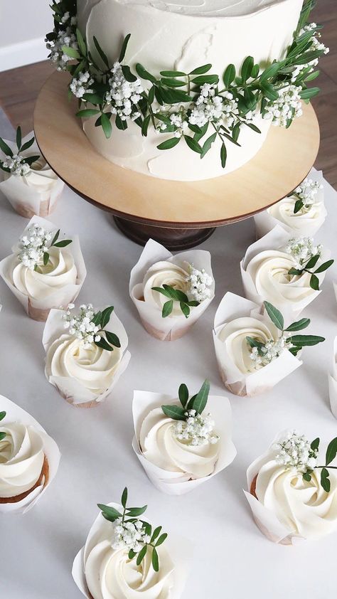 Deco Cupcake, Dream Wedding Cake, Sage Green Wedding, Wedding Cakes With Cupcakes, Simple Wedding Cake, Engagement Cakes, Future Wedding Plans, Cute Wedding Ideas, Wedding Cupcakes