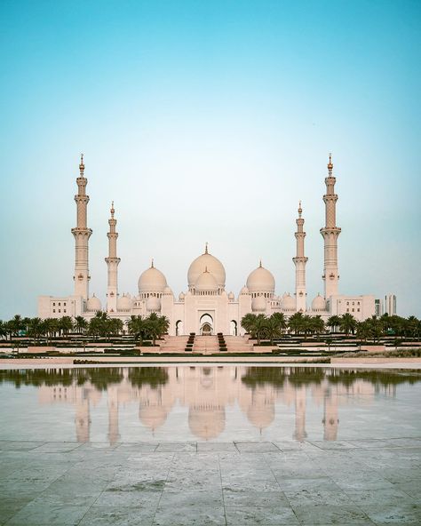 ITAP of the Sheikh Zayed Grand Mosque in Abu Dhabi Abu Dhabi Photography, White Mosque, Medina Saudi Arabia, Grand Mosque Abu Dhabi, Sultan Qaboos Grand Mosque, Zayed Mosque, Animals Tattoos, Sultan Qaboos, Sheikh Zayed Grand Mosque