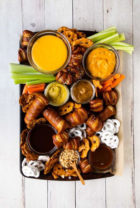 Pretzel Platter, Oktoberfest Pretzels, Pretzel Board, Cheese Sauces, Charcuterie Party, Oktoberfest Food, Movie Night Snacks, Soft Pretzel, Charcuterie Inspiration