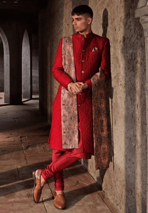 The Royal Touch: Exploring the Latest Trends in Sherwani Sets Red Kurta, Mens Sherwani, Formal Mens Fashion, Groom Looks, Indian Wedding Wear, Luxury Wear, Quilted Pattern, Western Theme, Pernia Pop Up Shop