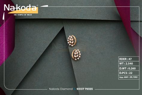 Simple Studs Gold, Diamond Earing Designs Unique Modern, Ear Rings Gold Designs, Gold Ear Tops Design, Diamond Tops Studs, Gold Studs Earrings Indian, Small Diamond Earrings, Gold Earrings Studs Simple, Small Diamond Necklace