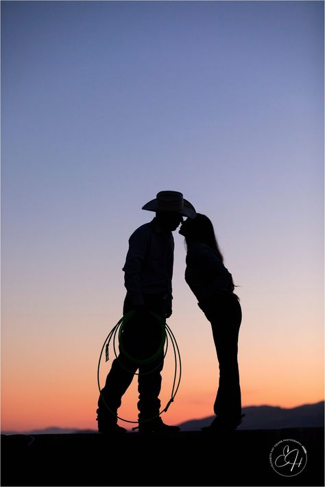 Cowboy Couple, Elizabeth Hay, Country Couple Pictures, Country Relationship Goals, Cowboy Photography, Country Relationships, Chestnut Springs, Cute Country Couples, Elsie Silver