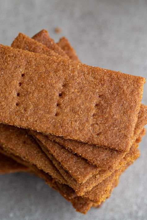 Vegan Graham Cracker Recipe - Simple Homemade Crackers Graham Cracker Recipe, Easy Homemade Crackers, Cracker Recipe, Graham Cracker Recipes, Baking List, Homemade Graham Crackers, Homemade Crackers, Cracker Recipes, Bake Sale