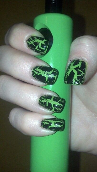 Green nails with black crackle. :) Nails With Black, Crackle Nails, Green Nails, Nail Ideas, Lips, Nails, Green, Beauty, Black