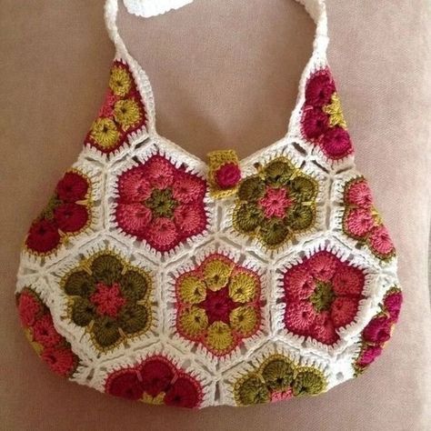 African Granny Square Bag, African Flower Crochet Bag, African Flower Bag, Sac Granny Square, Crocheted Purse, Boho Crochet Patterns, Crochet African Flowers, Crochet Shoulder Bags, Crochet Hexagon