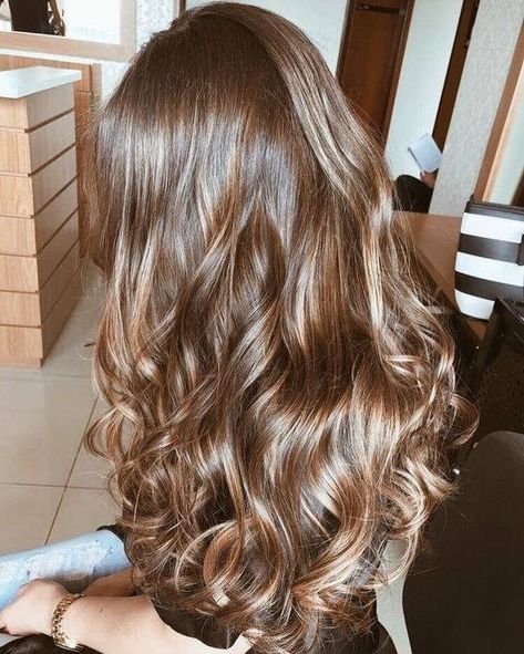 gente q lindo Cool Brown Hair, Brown Hair With Caramel Highlights, Brunette Ombre, Caramel Hair, Best Hairstyle, Brown Hair Balayage, Ombre Hair Color, Hair Color Balayage, Long Curly Hair