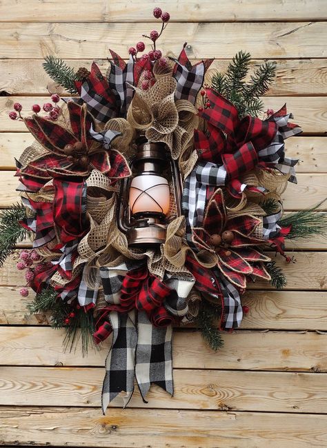 Lariat Rope Crafts, Christmas Lantern Decor Ideas, Farmhouse Buffalo Plaid, Buffalo Check Christmas Decor, Lantern Christmas Decor, Farmhouse Decor Christmas, Lantern Wreath, Buffalo Plaid Wreath, Ribbon Wreath Christmas