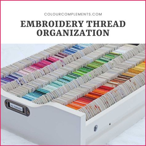 Thread Storage Ideas, Embroidery Thread Storage, Embroidery Floss Storage, Cross Stitch Material, Craft Organisation, Embroidery Bobbins, Bobbin Storage, Thread Organization, Thread Storage