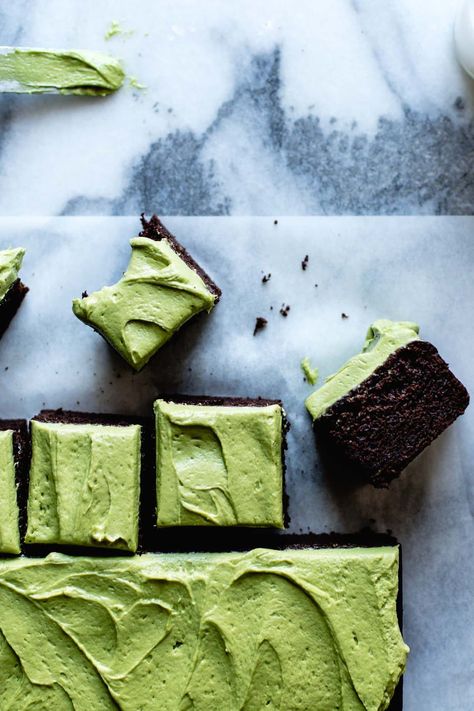 5-Minute Matcha Cream Cheese Frosting Matcha Cream Cheese, Creme Cheese Frosting, Coconut Flour Chocolate Cake, Matcha Frosting, Chocolate Banana Cupcakes, Gluten Free Banana Cake, Gluten Free Cupcakes Vanilla, Matcha Cream, Cake Receipe