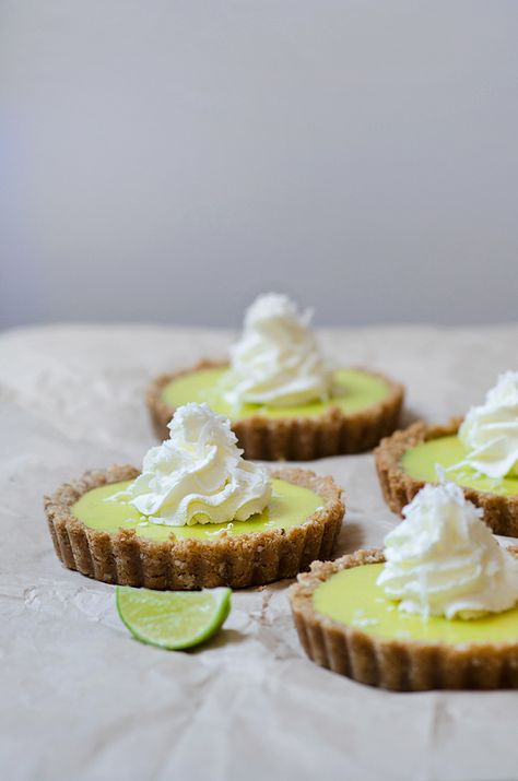 Macadamia Coconut Lime Tart - Obsessive Cooking Disorder Almond Tart Crust, Key Lime Tart Recipe, Lime Tart Recipe, Lime Tartlets, Citrus Tart, Key Lime Tarts, Tart Crust, Delicious Food Recipes, Lime Tart