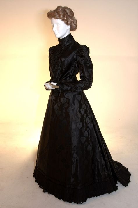 Victorian Black Dress, Vintage Witch Costume, 1900 Dress, Edwardian Era Fashion, Edwardian Gowns, Victorian Era Fashion, Edwardian Dress, 19th Century Fashion, Victorian Clothing