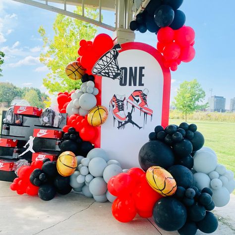 Nolan’s Jordan 1 1st Birthday 🏀❤️❤️ . . . . #feteicons #1stbirthday #jordanthemedparty #jordantheme #jordanthemeparty #birthdayparty… | Instagram Jordan Birthday, Sports Decor, Sports Decorations, September 23, Party Balloons, Event Planner, Event Decor, Event Design, Jordan 1