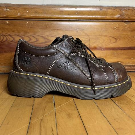 Vntage early 2000s Daisy Dr Martens Oxford chunky... - Depop Chunky Brown Shoes, Chunky Shoes Aesthetic, 2000s Shoes, Dr Martens Oxford, Brown Dr Martens, Chunky Platform Shoes, Eccentric Shoes, Brown Oxford Shoes, Dr Shoes