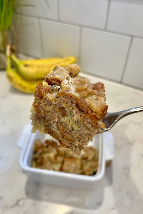 Banana French Toast Bake - Messy Bun Motherhood Microwave Oat Cake, Loaded Recipes, Oat Cake Recipes, Broccoli Tots, Baby Recipe, French Toast Casserole Easy, French Toast Bake Recipe, Toddler Foods, Easy Toddler Meals