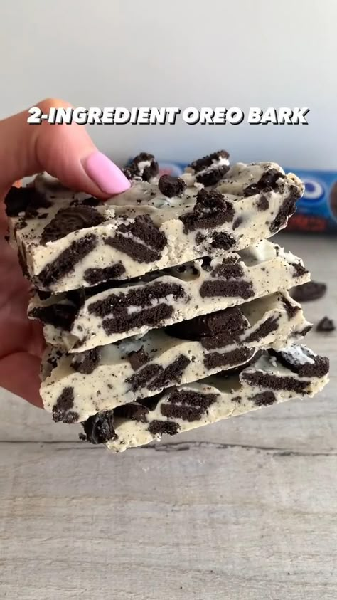 Oreo Food, Oreo Bark, Oreo Desserts, Sweet Dishes Recipes, Quick Recipes Snacks, Easy Baking Recipes Desserts, Tasty Baking, Beach Hacks, Baked Dessert Recipes