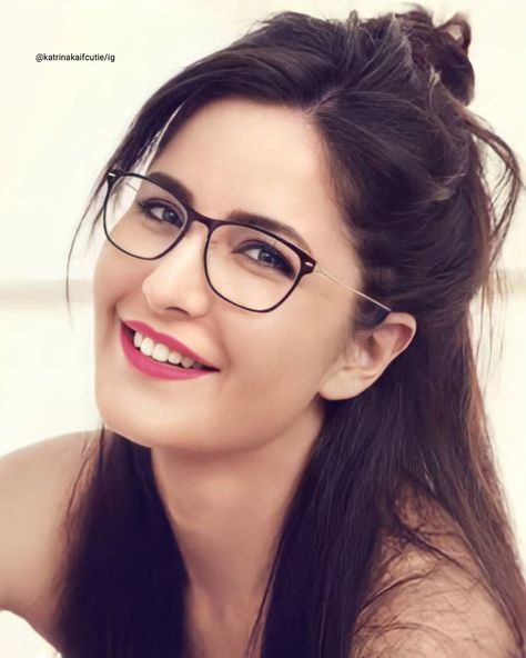 Lenskart Frames For Women, Actress With Glasses, Chasma Frame For Women, Specs Frames Women, Glasses Women Fashion Eyeglasses, Girls Sunglasses, Watches Women Simple, Specs Frame, Glasses For Your Face Shape