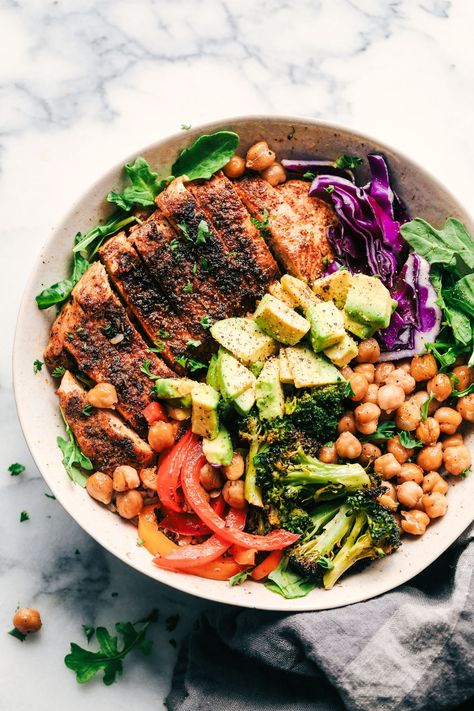 Better In a Bowl: 20 Healthy Power Bowl Recipes! - The Lyons' Share Wellness Blackened Chicken Recipe, Pasti Fit, Power Bowl Recipe, Avocado Recipe, Healthy Bowls Recipes, Power Bowl, Blackened Chicken, Recipe Critic, Power Bowls