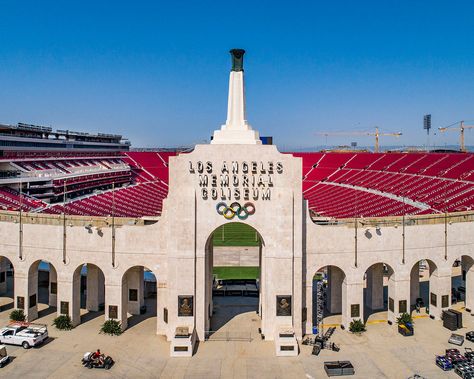 ICYMI - We added Los Angeles Memorial Coliseum in Los Angeles to the #SoCalLandmarks photography project in October 2021. Project documentation with 10 images is posted on our website at https://socallandmarks.com/index.php/2021/10/03/los-angeles-memorial-coliseum/ Los Angeles Memorial Coliseum, Architect Building, Los Angles, Ocean Park, University Of Southern California, Summer Olympics, Photography Projects, Favorite City, Pacific Ocean