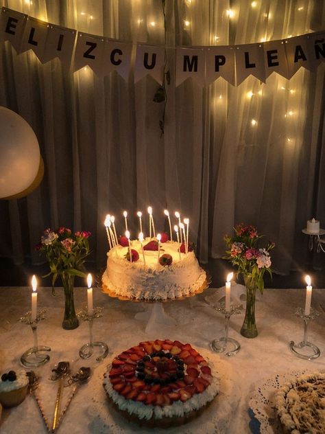 20s Birthday Ideas, Sweet 17 Birthday Ideas Decor, Birthday Core, Birthday Decoration Ideas, Small Birthday Parties, Sweet Sixteen Birthday Party Ideas, 17th Birthday Ideas, Happy Birthday Decor, Simple Birthday Decorations