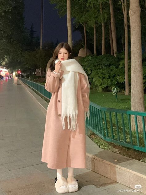 Korean Winter Outfits, Winter Apparel, Fall Wardrobe Essentials, Winter Fashion Outfits Casual, Travel Outfits, Pink Coat, Cute Winter Outfits, Fall Travel, Midi Skirts