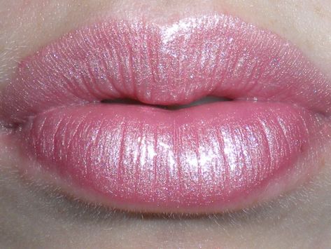 Y2k Frosty Makeup, Frosted Pink Lipstick, Frosty Pink Lipstick, Frosty Makeup, Daring Makeup, Aesthetic Outfits 90s, Frosted Lipstick, Silver Eyeshadow, Outfits 90s