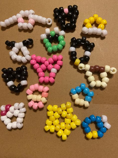 Kandi Charm Patterns, Sanrio Kandi, Kandi Charms, Bead Pets, Kandi Cuff Patterns, Kandi Inspo, Diy Kandi Bracelets, Kandi Cuffs, Pony Bead Bracelets