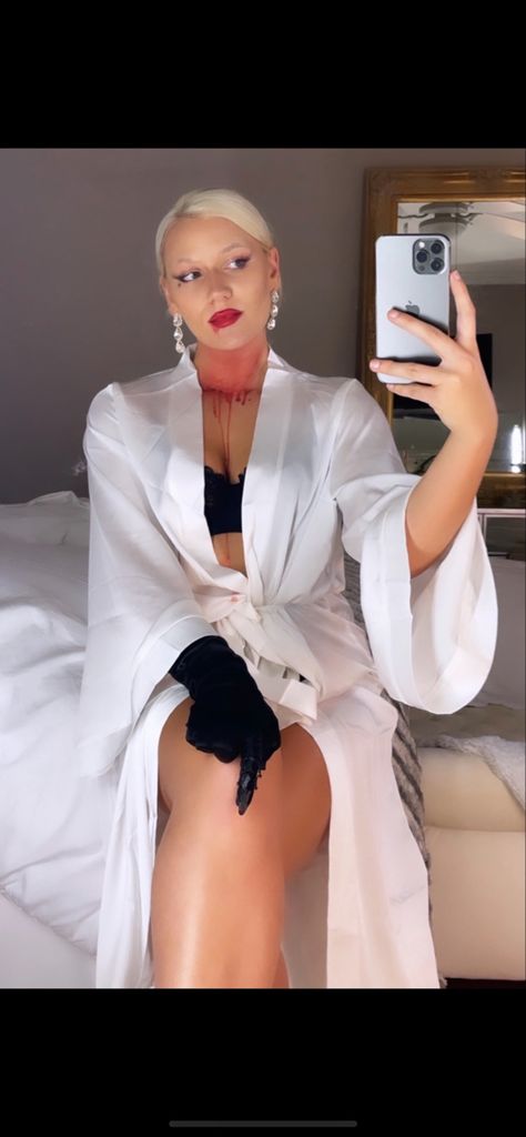 Lady Gaga the Countess Halloween costume cosplay Lady Gaga Ahs Hotel Costume, Countess Lady Gaga, Ahs Lady Gaga Costume, The Countess Halloween Costume, Lady Gaga American Horror Story Costume, Rich Wife Costume, Lady Gaga Countess Costume, Lady Gaga Countess Ahs, Countess Ahs Costume