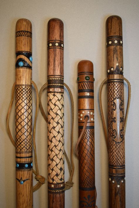 Walking Stick Designs Carved Wood, Wood Stick Carving, Wooden Staff Design, Wood Walking Sticks, Carved Walking Sticks Ideas, Simple Wood Carving Designs, Walking Sticks Diy, Walking Sticks Ideas Homemade, Wood Hiking Stick