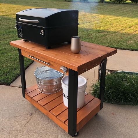 Made this grill cart to hold my traeger scout. Inspired by @ManMadeDIY #traegergrills #traegerscout #traegerranger #diygrillcart Grill Stand Ideas, Ooni Table, Smoker Table, Diy Grill Cart, Pizza Area, Diy Grill Table, Bbq Cart, Pizza Table, Diy Grill Station