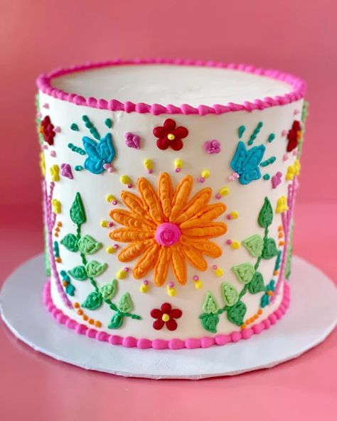 My hand is dead : cakedecorating Mexican Fiesta Cake, Pictures Of Cakes, Day Of The Dead Cake, Toddler Birthday Cakes, Fruit Cake Design, Graduation Party Desserts, Fiesta Cake, 20th Birthday Party, Mexican Birthday