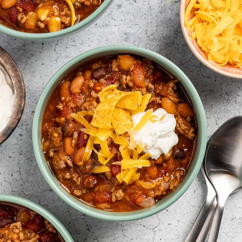 Taco Chili Chili Taco Soup, Chili Taco, Taco Chili Recipe, Sausage Chili, Slow Cooker Taco, Canned Hominy, Cheesecake Salad, Taco Chili, Ground Beef Chili