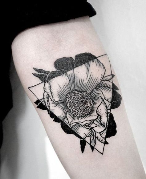 Image result for black and grey poppy tattoo Men Flower Tattoo, Tattoo Placements, Kunst Tattoos, Inspiration Tattoos, Geometric Tattoo Design, Gorgeous Tattoos, Space Tattoo, Subtle Tattoos, Sunflower Tattoo