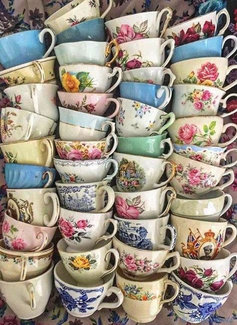 Teacup Vintage, Victoria Magazine, China Pottery, Pretty Tea, Cuppa Tea, Tea Cups Vintage, Beautiful Dishes, Hot Tea, Tea Sets