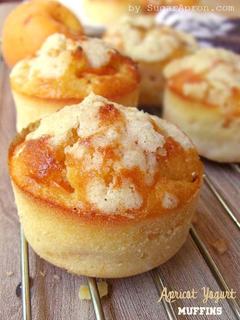 Yogurt Muffin, Apricot Muffins, Baked Muffins, Recipes Muffins, Yogurt Muffins, Apricot Recipes, Bread Bakery, Easter Desserts, Small Cakes